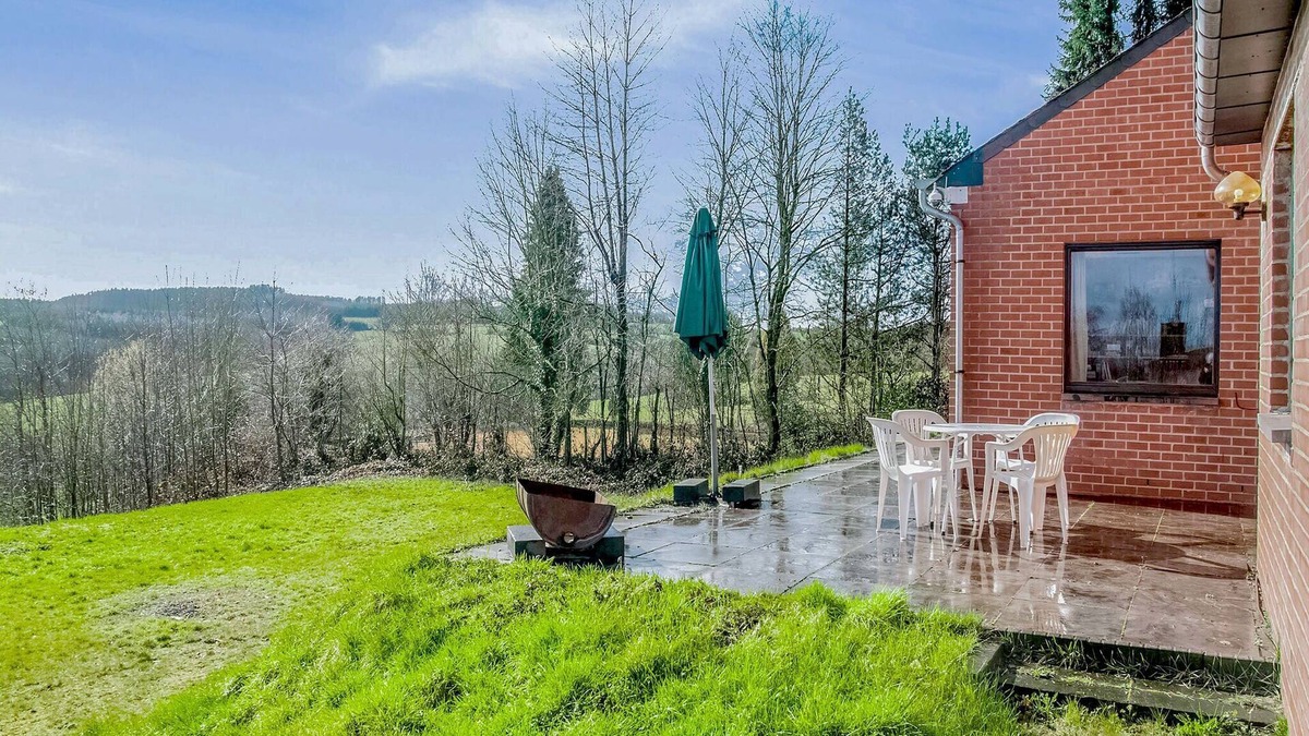 Roy House | Rural holiday home in Roy with panoramic views