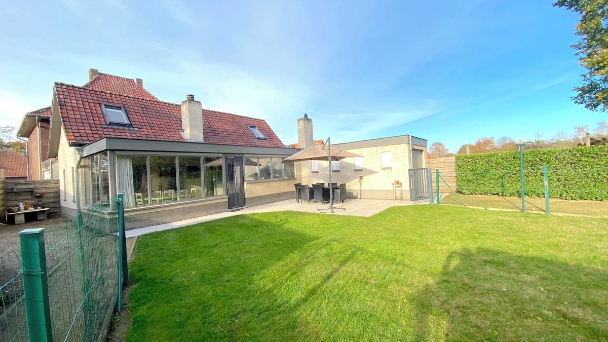 Grote-Brogel House | Rural holiday home with large garden