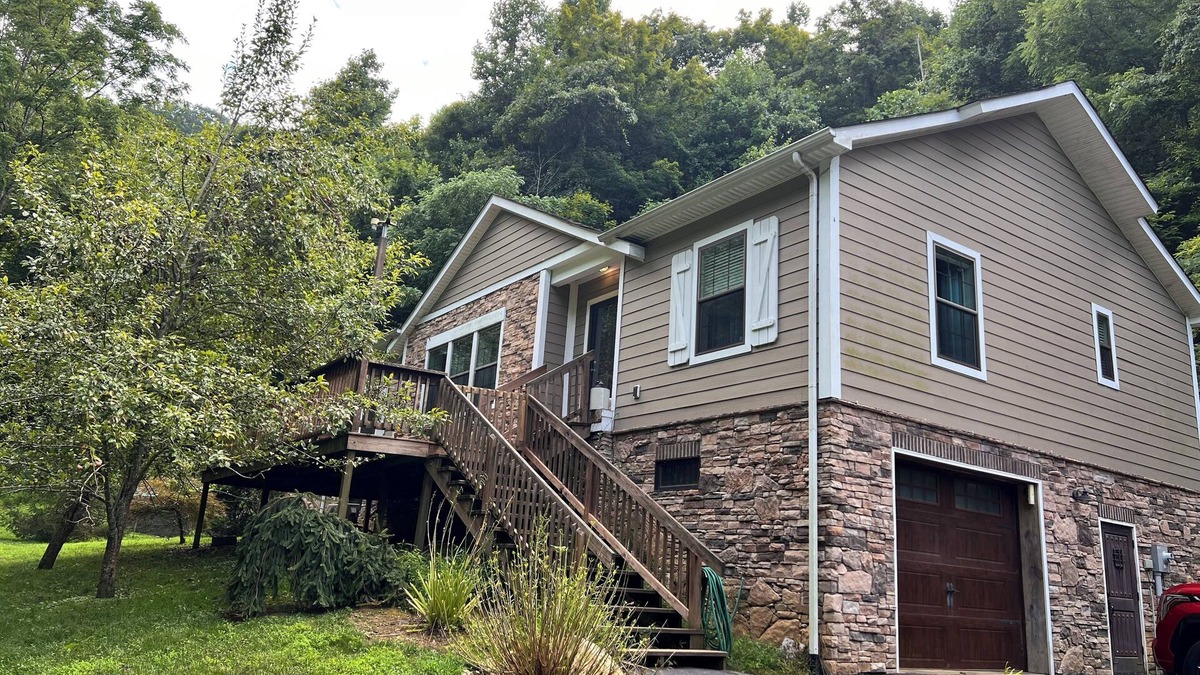 Tyler House | Rural Home with Private Walking Trails on 1400 Private nAcres