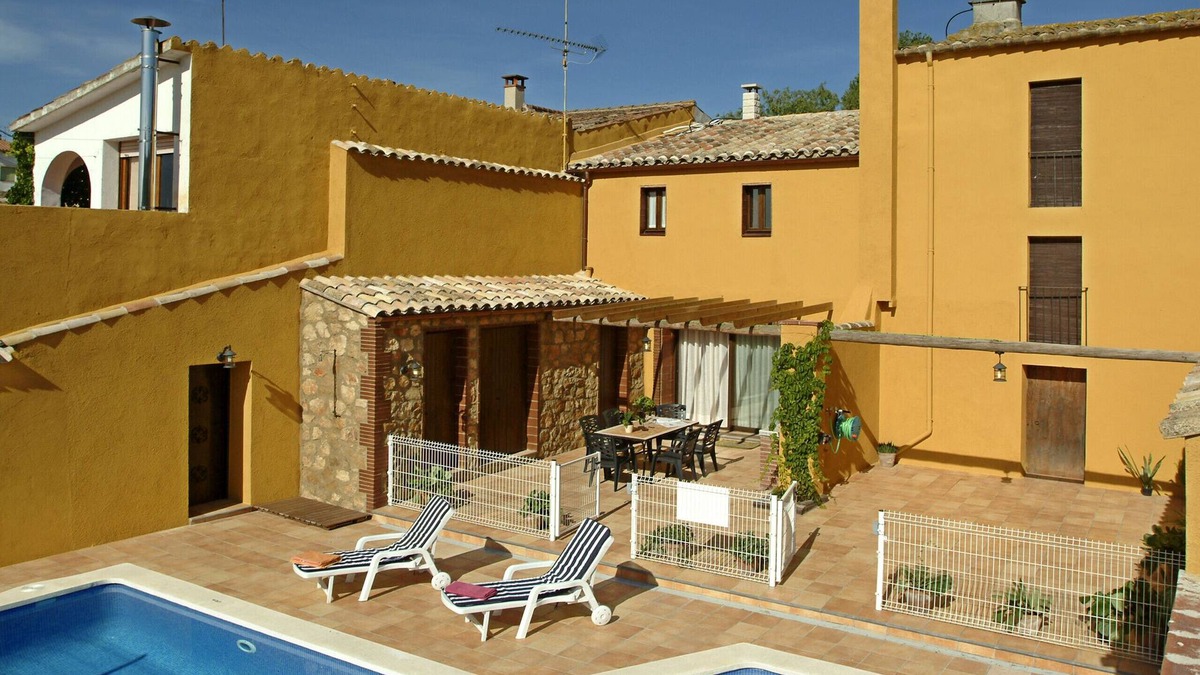 Avinyonet del Penedes Cottage | Rural house with private pool, close to the mountains and vineyards.