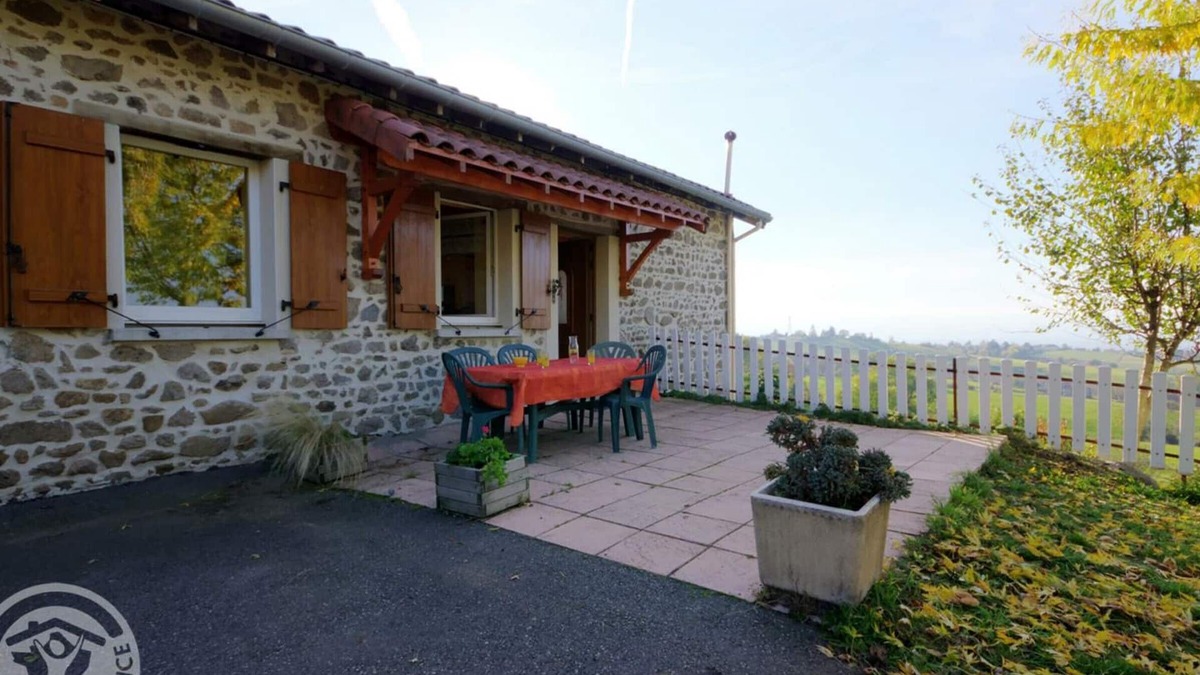 Saint-Heand Cottage | Rural house 2 bedrooms with garden, terrace, wifi, pets allowed