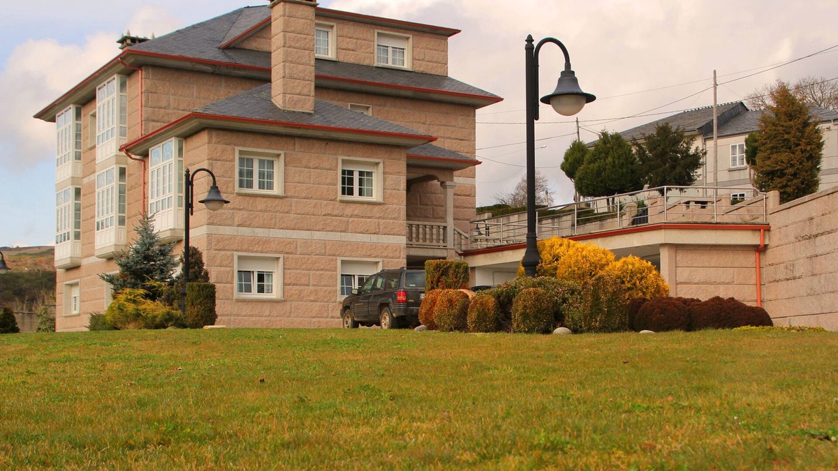 Baralla House | Rural House Chalet with Jacuzzi and Barbecue in full narturaleza | Lugo Galicia