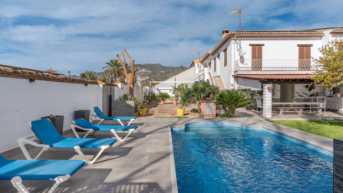 Durcal House | Rural House 'Cortijo El Almimbral' with Mountain Views, Private Pool and Wi-Fi