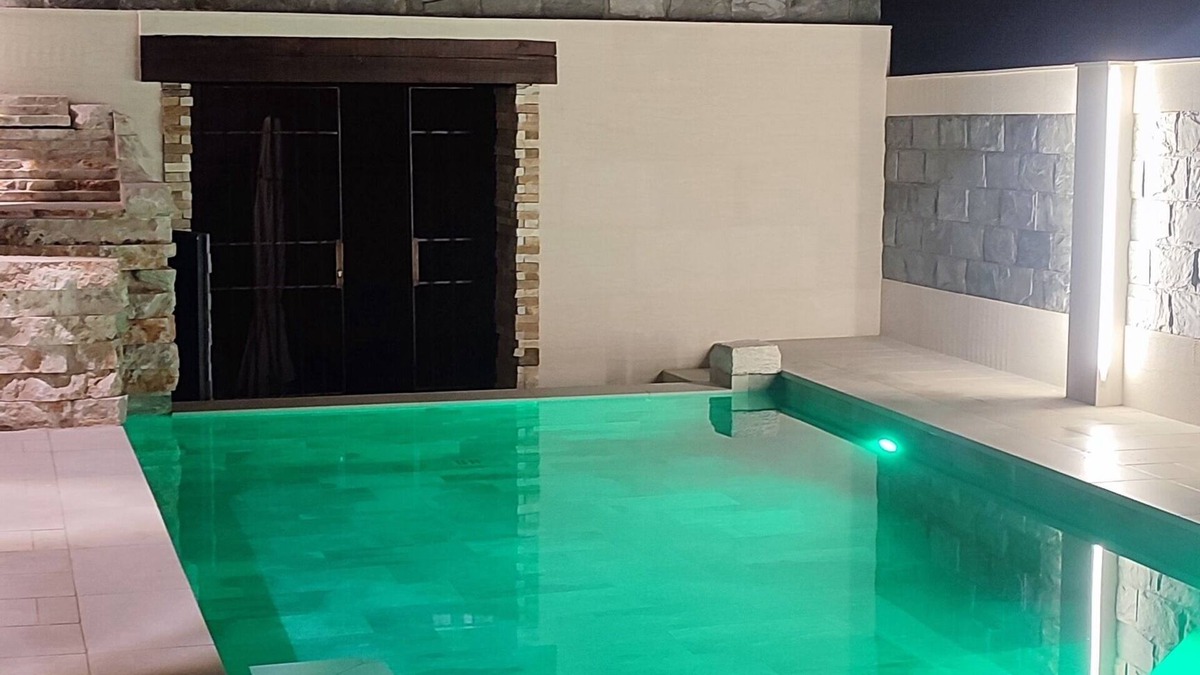 Colmenar de Oreja Cottage | Rural house with swimming pool-jacuzzi "La Encomienda de Oreja".