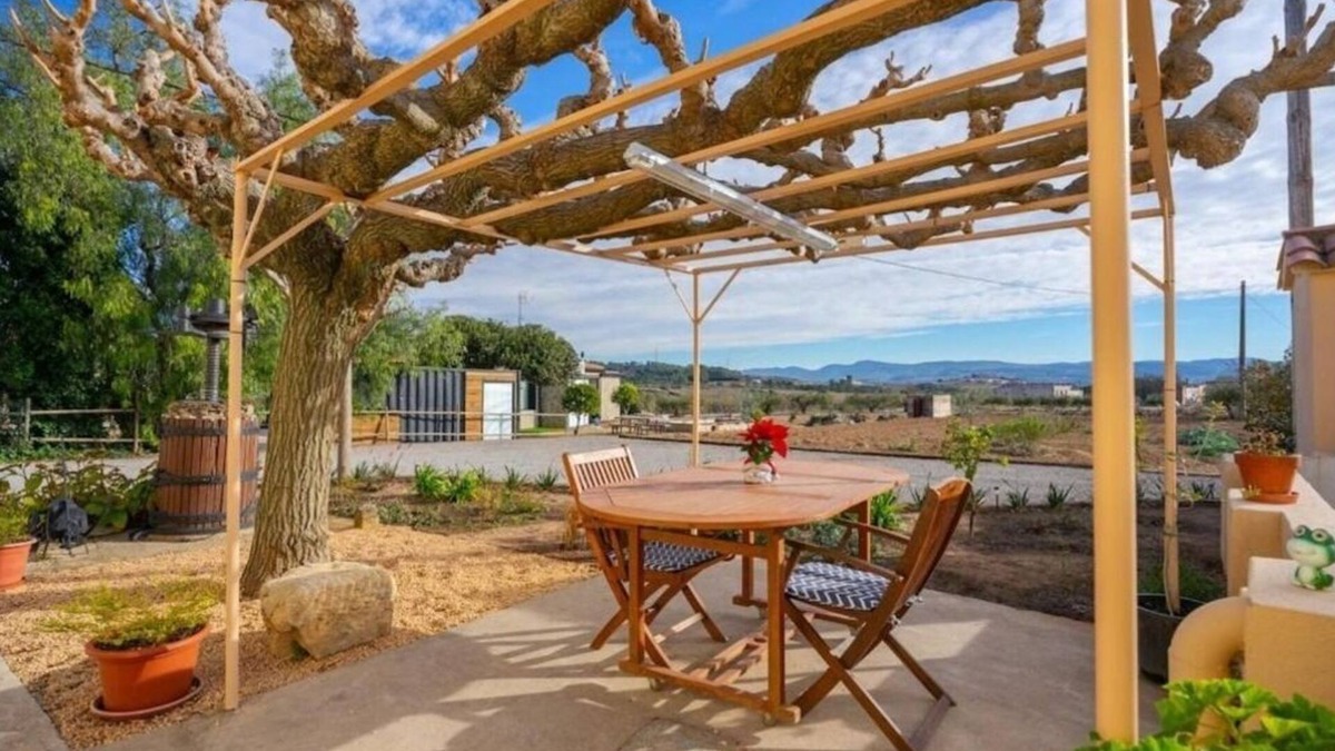 El Pla del Penedes Cottage | Rural House Más PRAT (with swimming pool)
