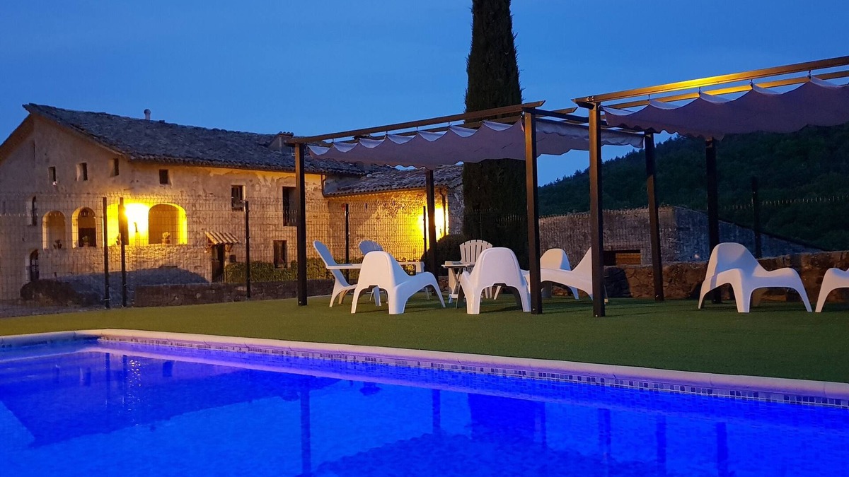Les Llosses Cottage | Rural house for rent with private pool for 22 people 100km from Barcelona