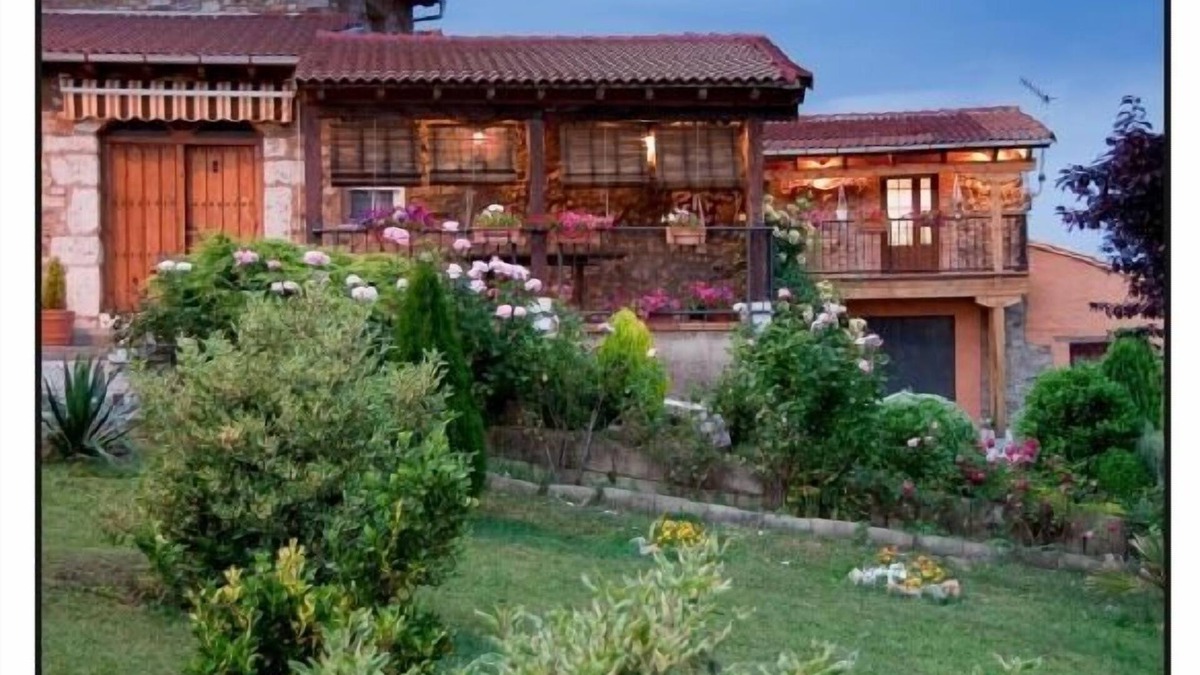 Brugos de Fenar Cottage | Rural house (full rental) El Rincón de la Rosa II for 8 people