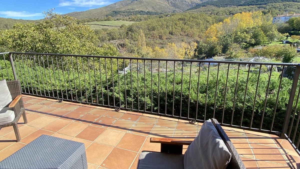 Valdesangil Cottage | Rural house in Candelario, 5 bedrooms and capacity for 12 people.