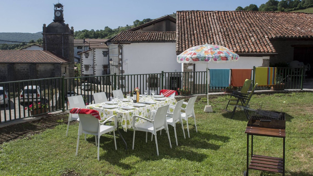 Baraibar Cottage | RURAL HOUSE IN SIERRA DE ARALAR, 4O KM FROM SAN SEBASTIAN-30 PAMPLONA 12 PEOPLE