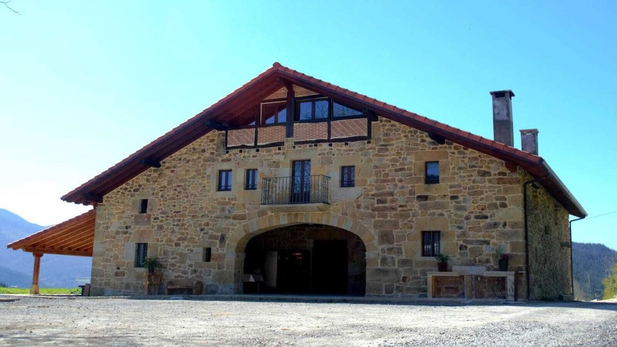 Iurreta Cottage | Rural House, in the center of the Basque Country, all mountains and horses