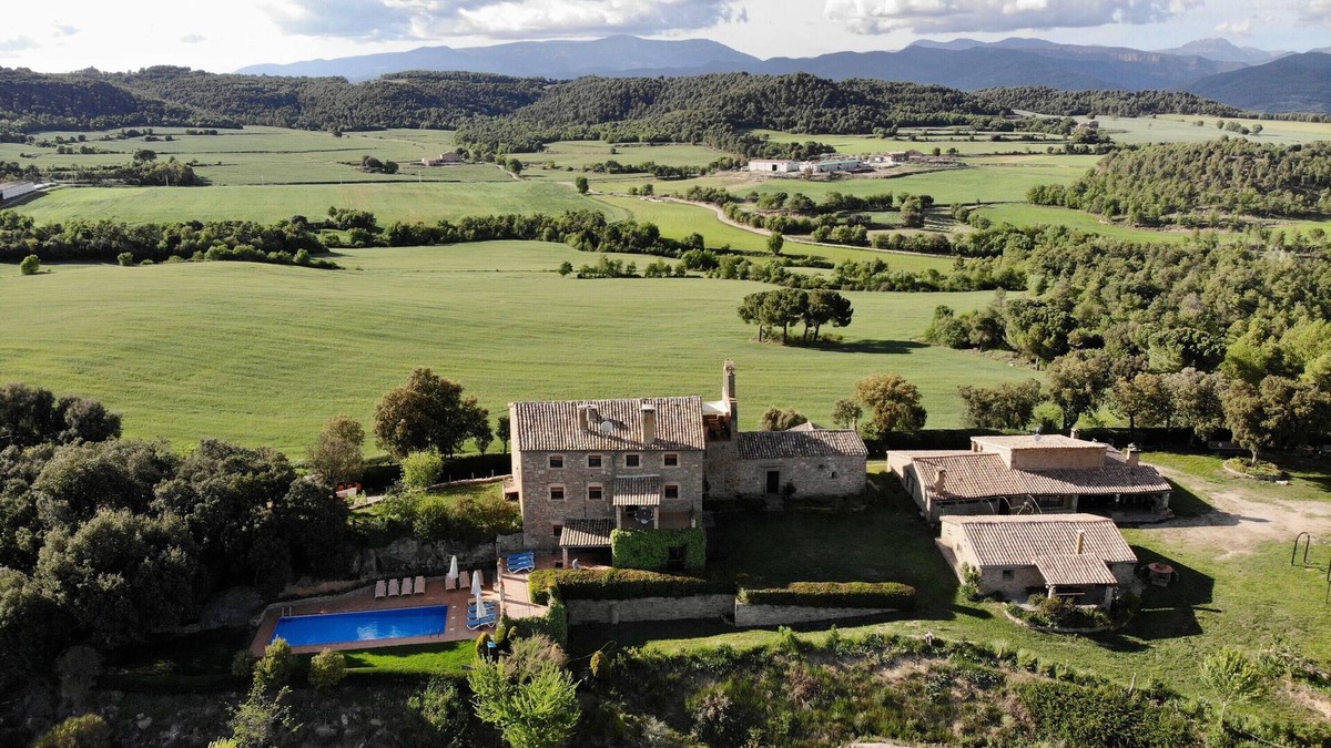 Gargalla House | Rural House 'La Caseta De Sant Grau' with Mountain Views, Shared Pool and Wi-Fi