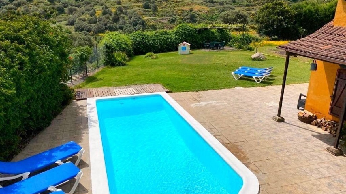 Teror Cottage | Rural house with heated pool and large garden. Relax and nature.