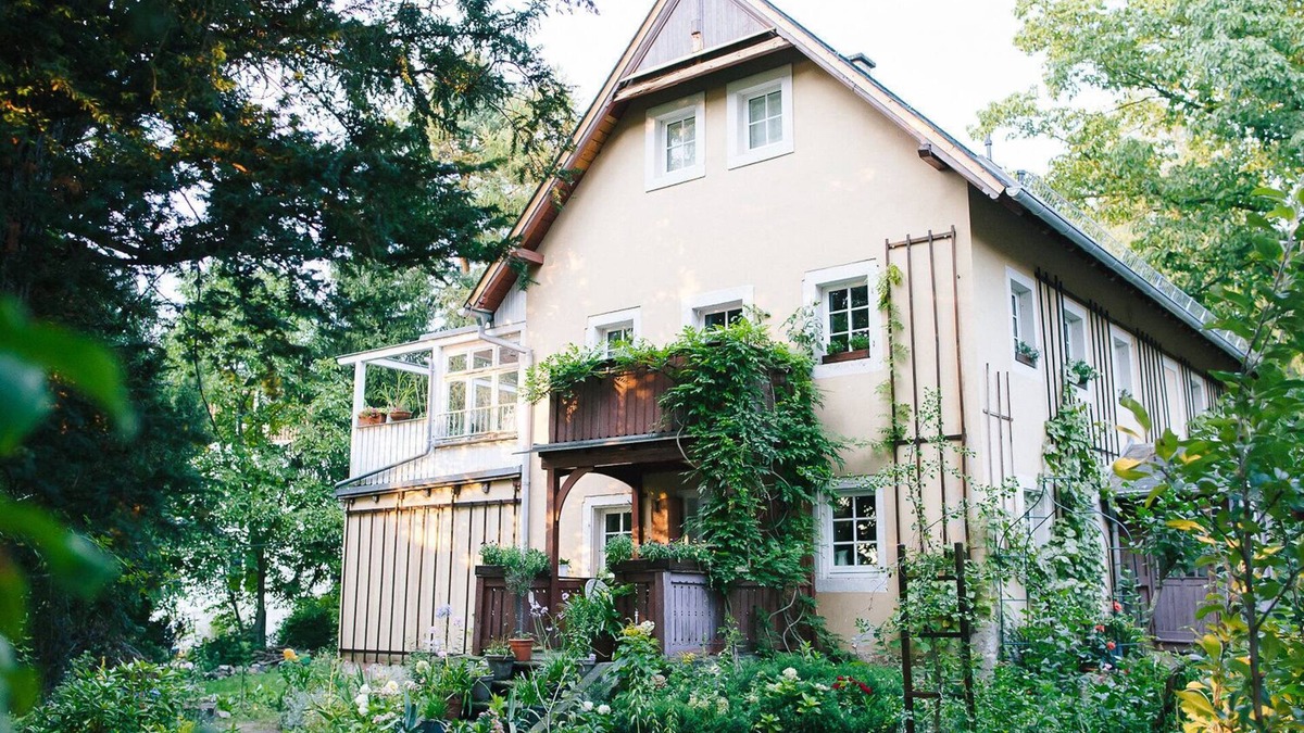 Loschwitz Apartment | Rural idyll on the city, yet right in the middle: Relax + Experience
