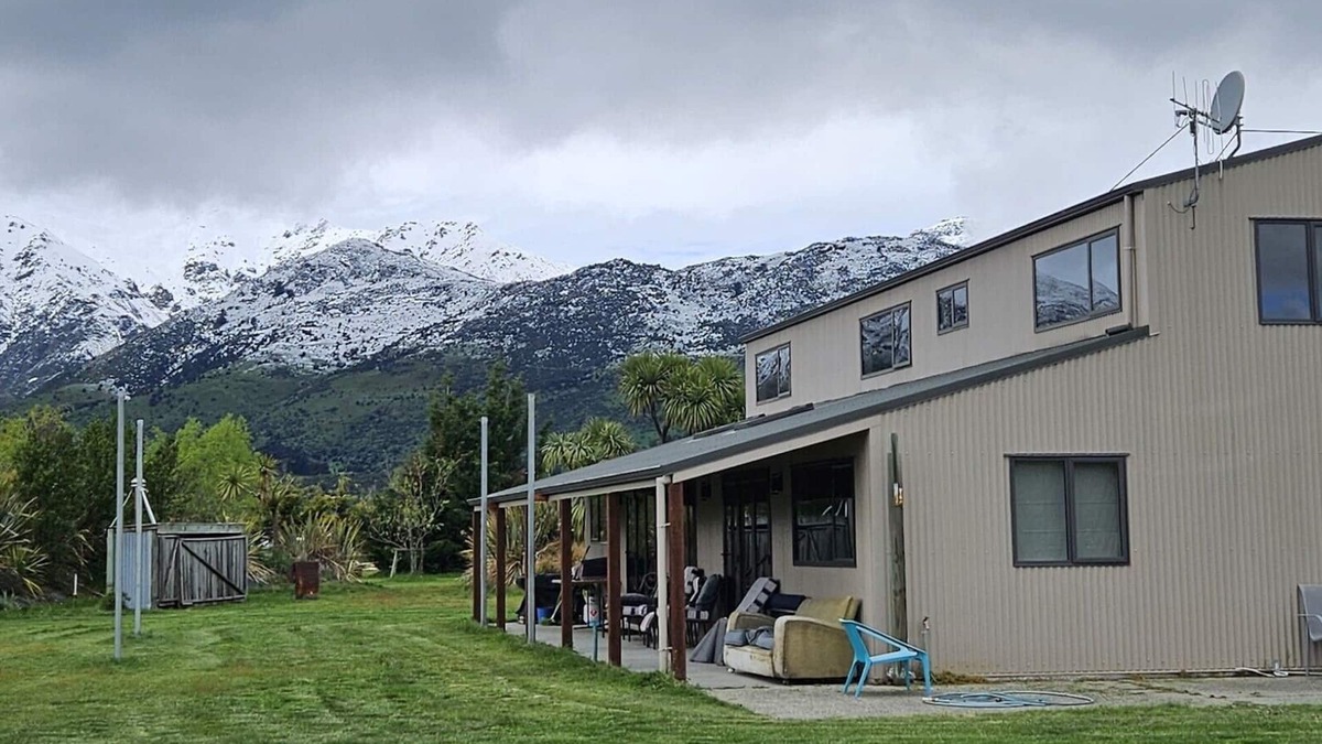 Wanaka House | Rural, idyllic, and 360 degree views! Spacious and only 15 minutes from Wanaka.