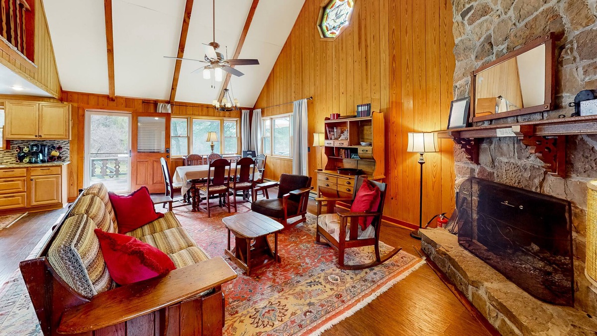 Eureka Springs Cabin | Rural lakefront cabin with mtn & lake views, firepit, kayaks, dogs OK