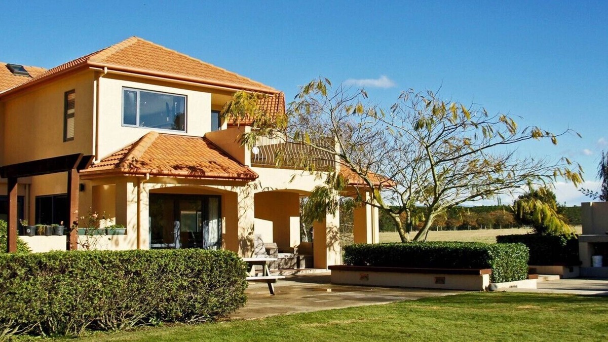 Darfield Bed & Breakfast | Rural luxury - 5 bedroom getaway