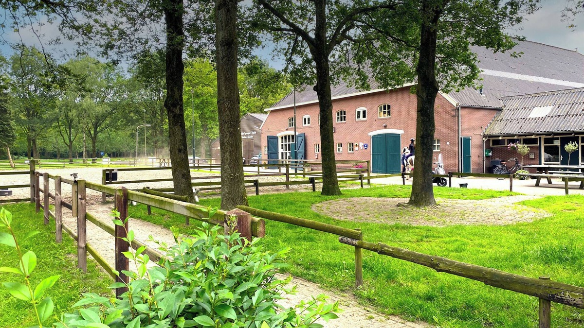 Municipality of Veendam House | Rural luxury near riding stables with jacuzzi