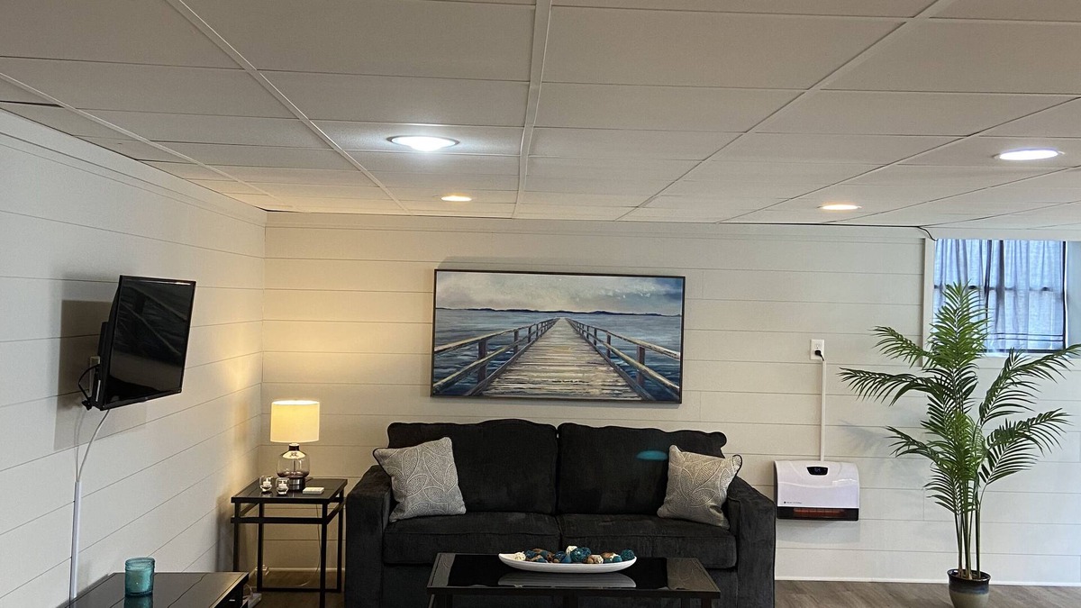 Greenbrier Apartment | RURAL OASIS-30 MINS FROM NASHVILLE