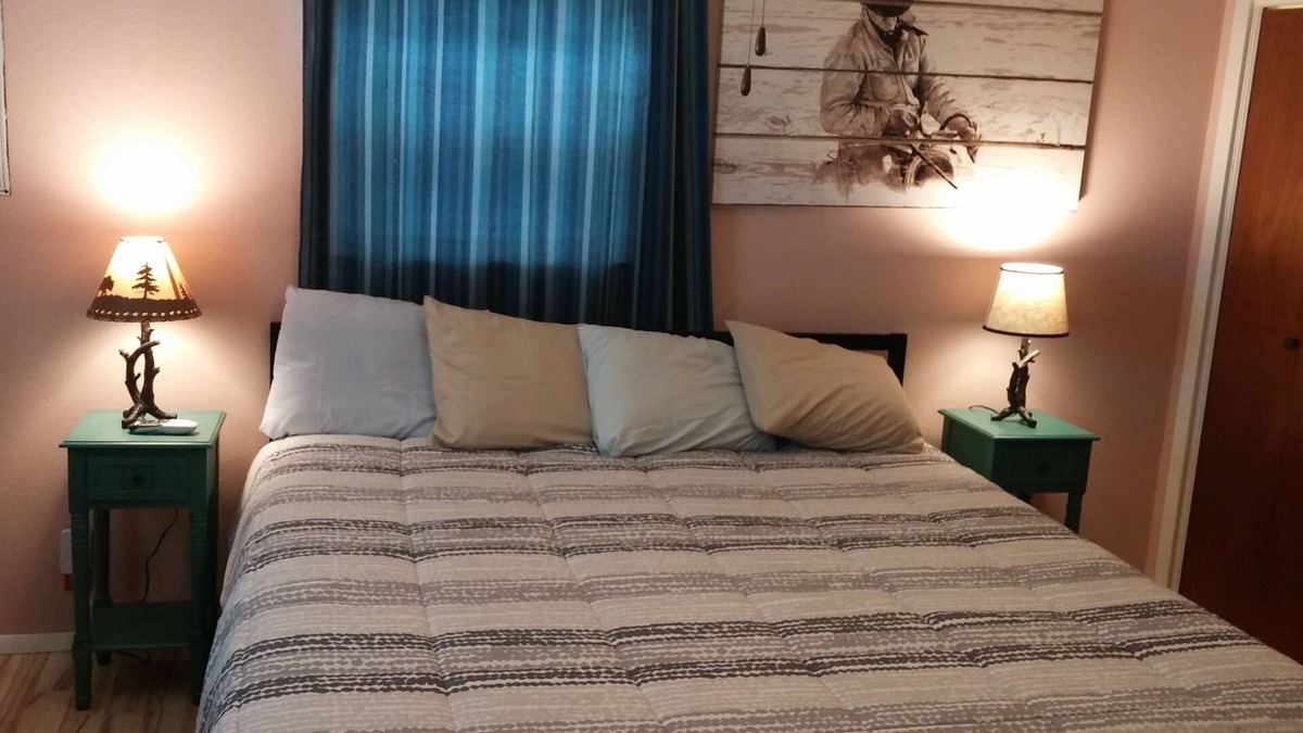Dublin Bed & Breakfast | Rural Oasis - Cowboy's Private Room & Private Bathroom