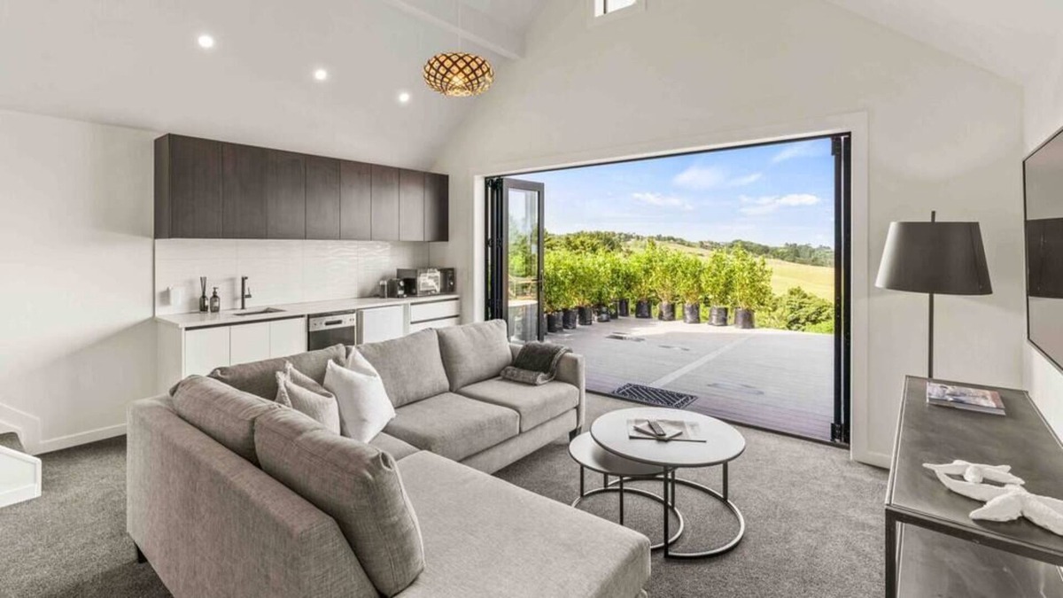 Mangawhai Villa | Rural Paradise with a glimpse of the Sea.