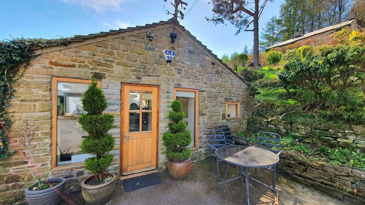 Little Hayfield House | Rural Peak District Retreat - nSingle level, one bedroom annex.nDogs welcome