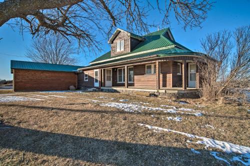 Putnam County House | Rural Powersville Retreat with Lake Access and Porch!