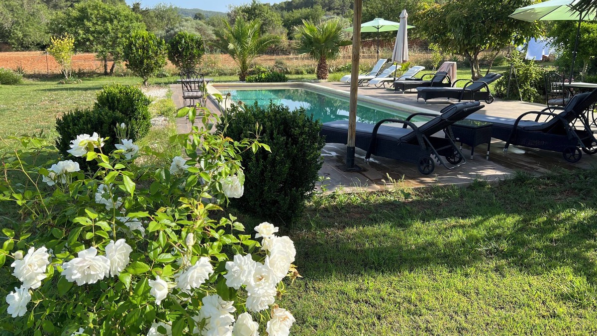 Sant Antoni de Portmany Bed & Breakfast | rural property ideal for couples who enjoy the natural surroundings and tranquility.