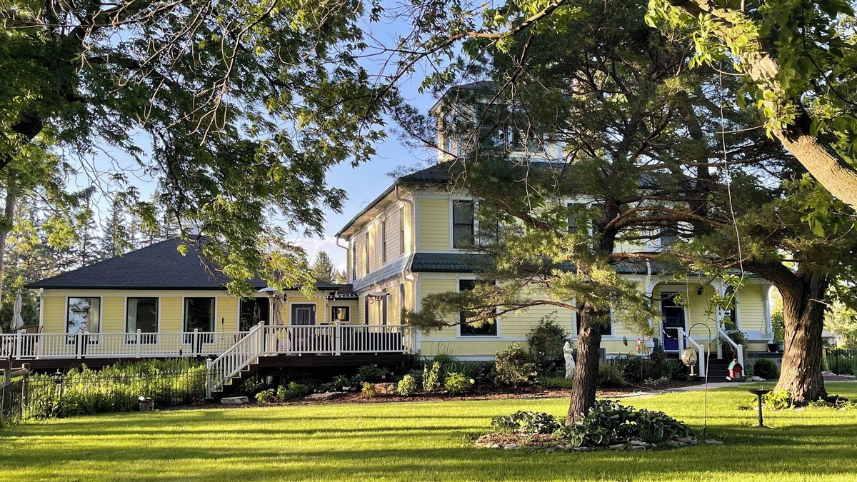 Osage House | Rural retreat with a great location and modern amenities.