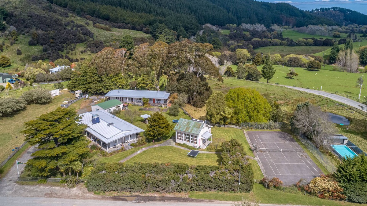 Solway House | Rural retreat with tennis court, pool and plenty of space indoors and out.