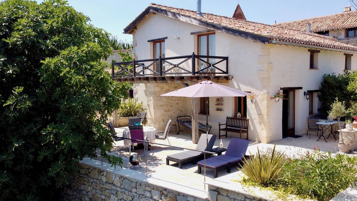 Massels House | Rural vacation home with beautiful views and infinity pool