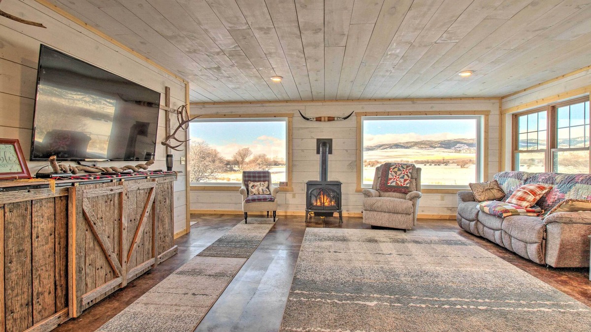 White Sulphur Springs House | Rural White Sulphur Springs Getaway w/Deck!