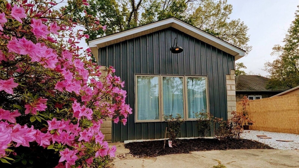 Lauraville Cottage | Ruscincy’s Rest "minutes drive to Orioles stadium"