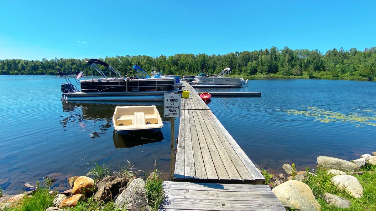 Rangeley Cottage | Russell Cove 3 - This cute cottage sits right on the water