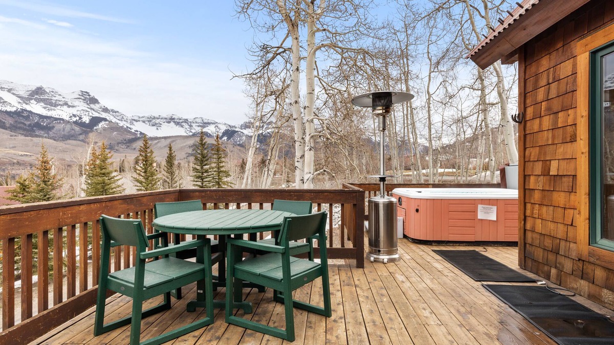 Mountain Village Cabin | Russell Home by AvantStay | Expansive Deck, Stunning Views & Hot Tub!