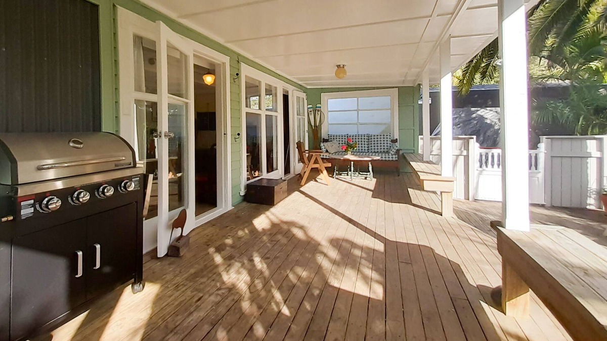 Russell Cottage | RUSSELL SPROUT COTTAGE! A delightful 2 bedroomed wooden cottage.