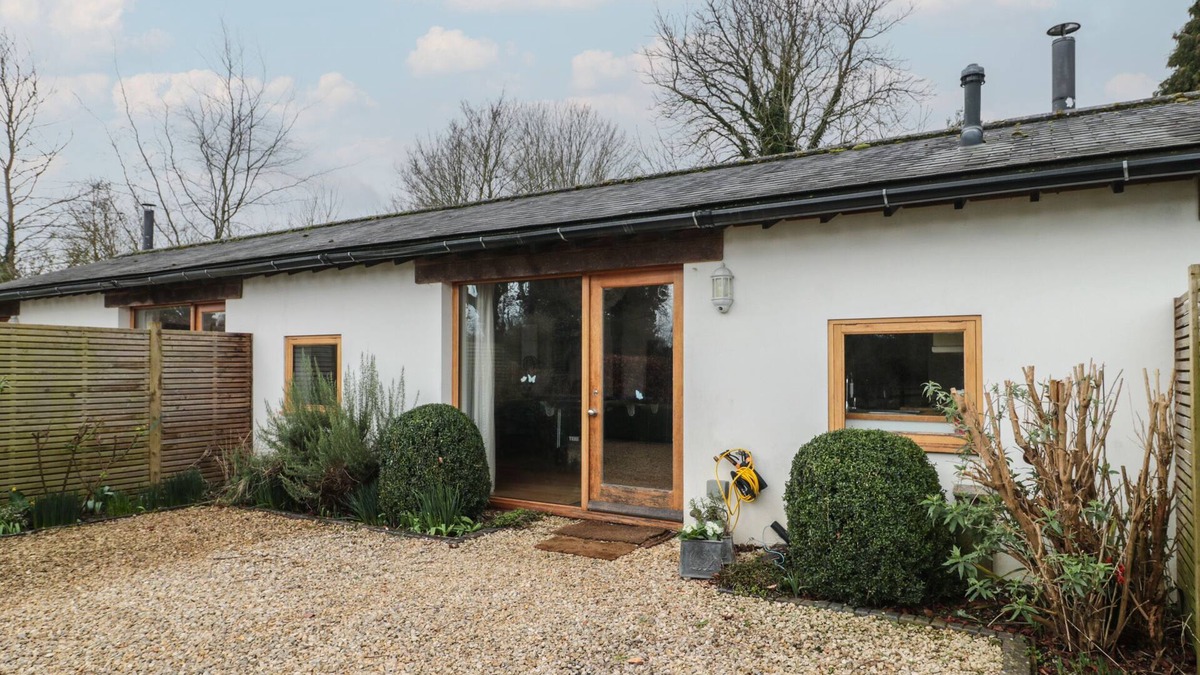 New Forest District Cottage | RUSSET, pet friendly, with open fire in Fordingbridge