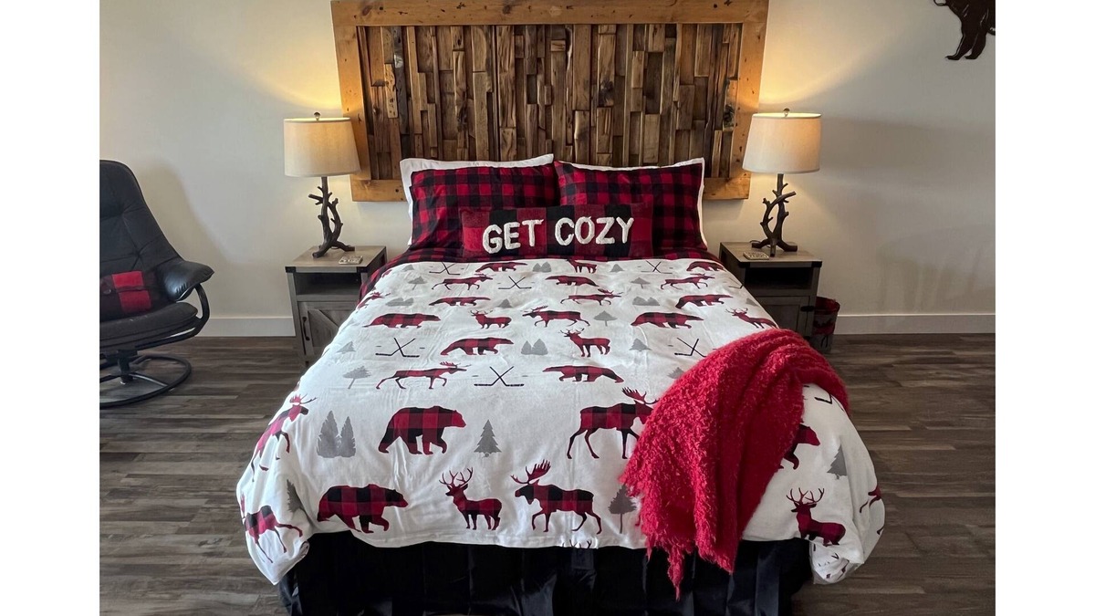 Lone Butte Apartment | Rustic 1 Bdrm Suite, Lakeside - Bear Cave