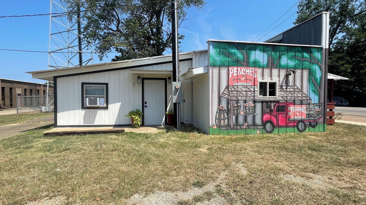 Lockesburg Apartment | Rustic 1-bedroom apartment with AC and WiFi in pleasant Lockesburg