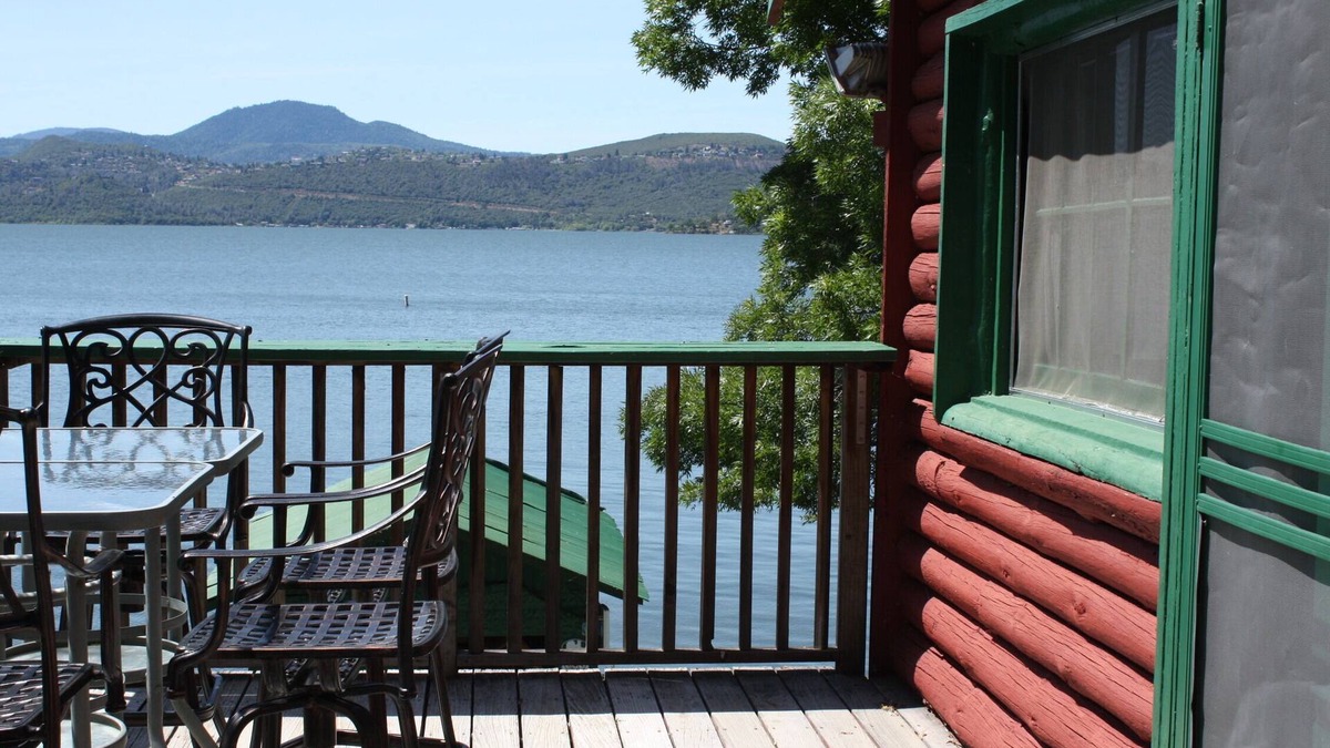 Clearlake Cabin | Rustic 1930s Log Cabin Sleeps Seven in Private Estate Setting