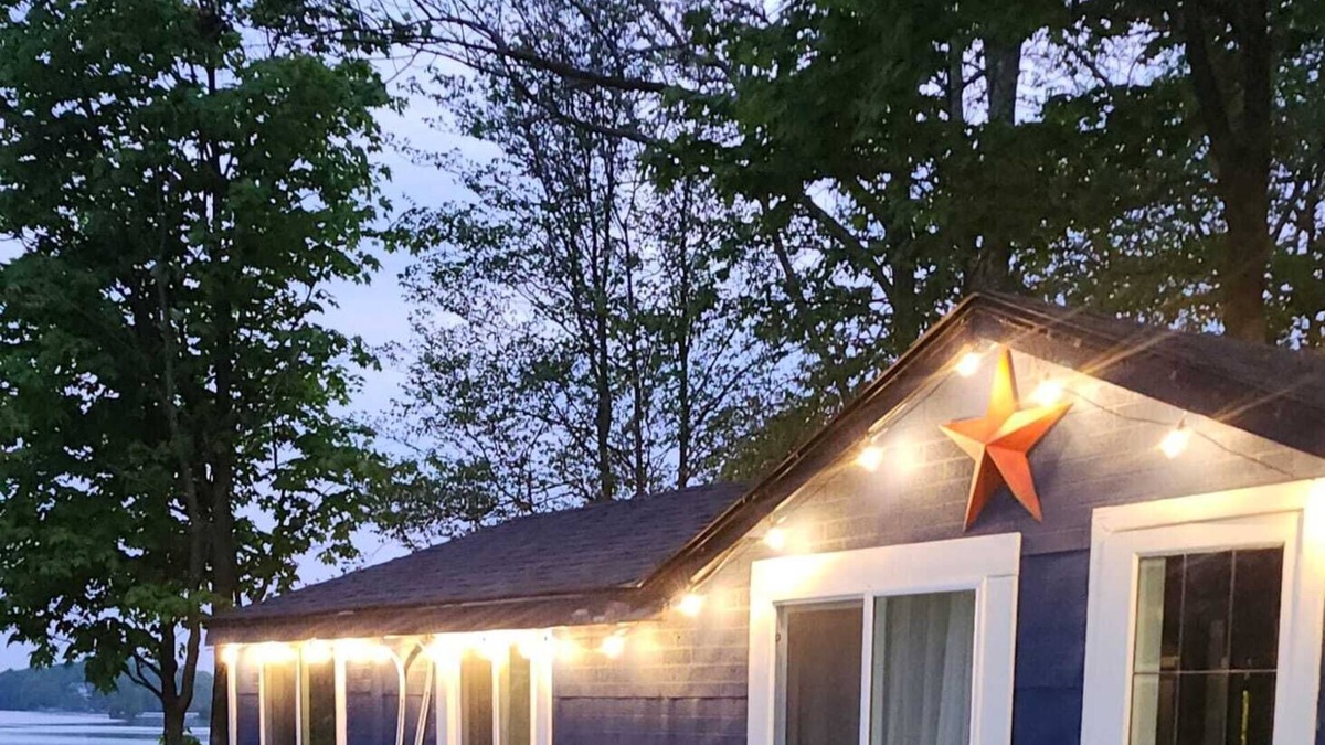Frontenac Cottage | Rustic 2 bdrm cottage on Dog Lake, Rideau Canal. Complete Privacy. Quiet Lake.