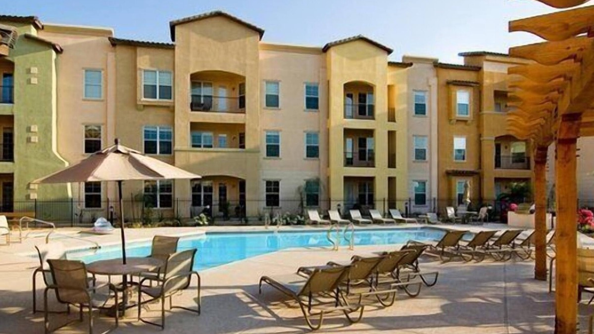 Surprise Condo | Rustic 2 Bedroom Condo minutes away from the Arizona Lifestyle.