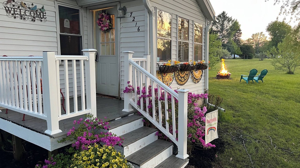 Lexington Cottage | Rustic 2 BR, 1 Bath Cottage With Private Association Beach Access To Lake Huron