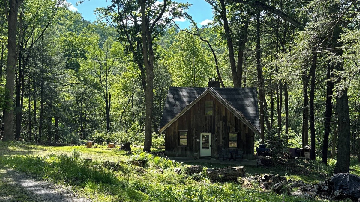 Level Green Cottage | Rustic 2BR 1BA Cottage w Porch!