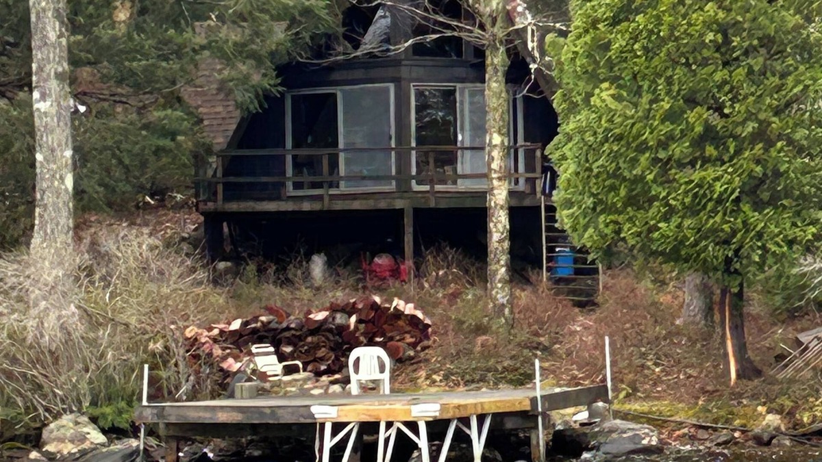 Caroga Lake Cabin | Rustic 3-bedroom cabin on Canada Lake with pontoon boat