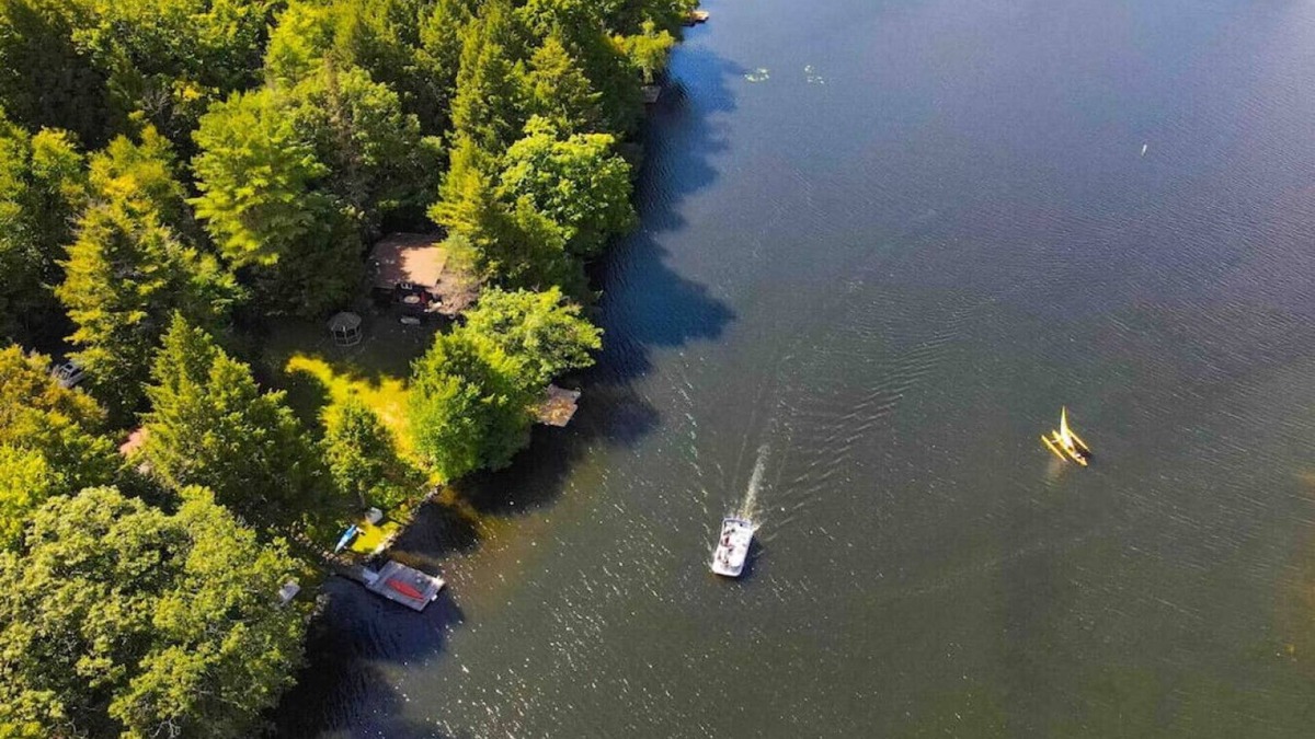 Monterey House | Rustic 3bd Lake Front Country Cottage