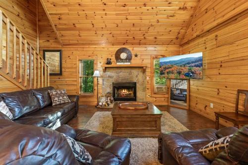Sevierville House | Rustic 3br Cabin Near Lake with Hot Tub