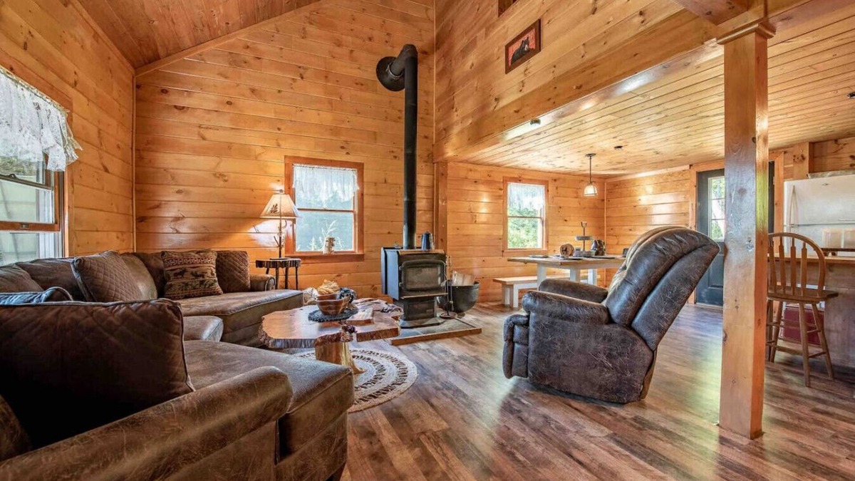 Canaan Apartment | Rustic 3BR Cabin OFF-GRID Cabin