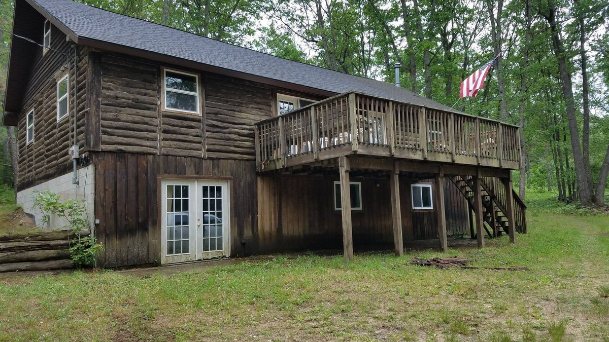 Grayling Cabin | Rustic 4 bedroom cottage in the woods