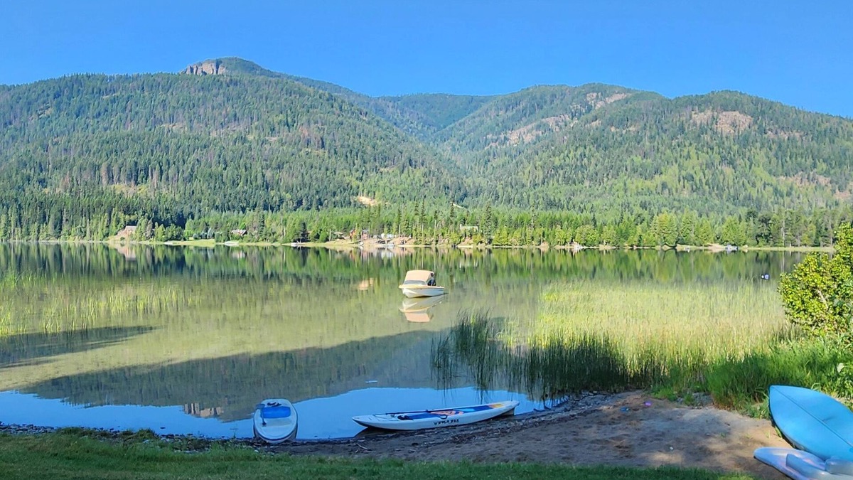 Troy Cabin | Rustic 4-bedroom, lakefront, log cabin on Bull Lake!