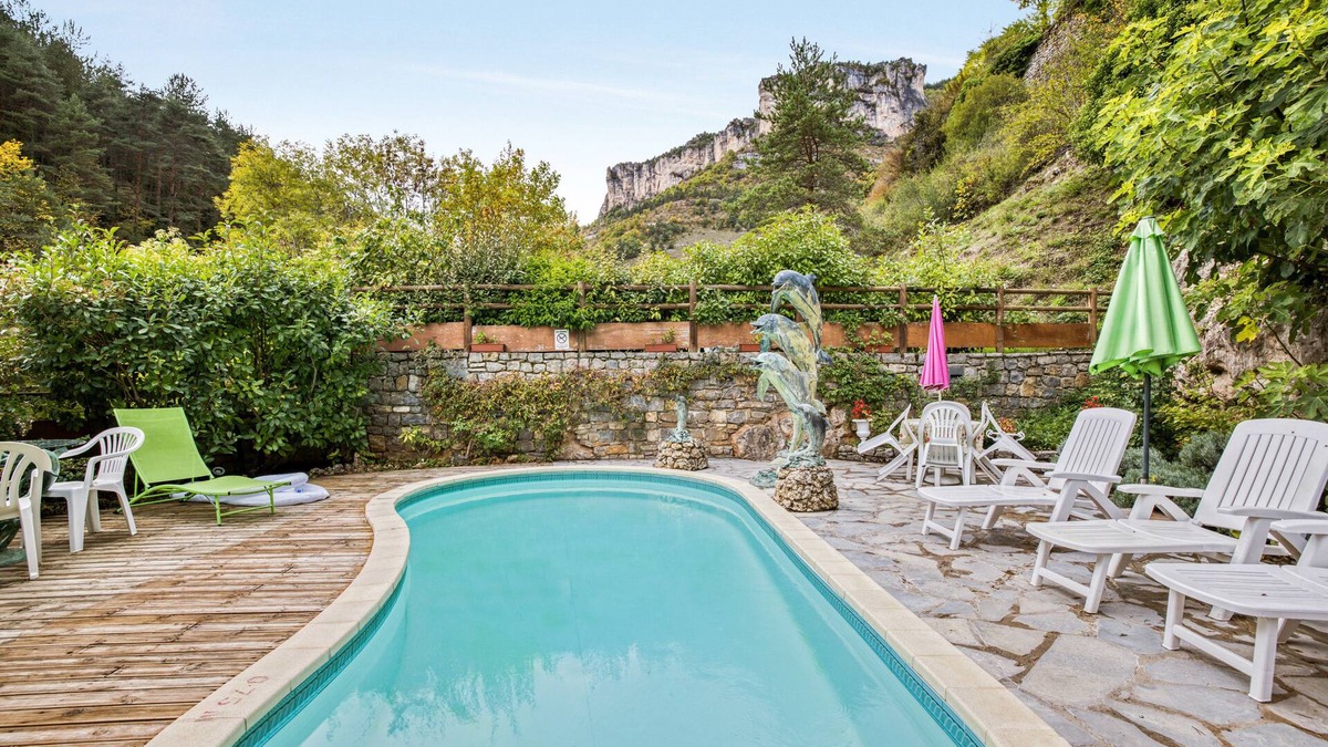 Saint-Pierre-des-Tripiers Villa | Rustic 4 star villa with private pool & breath taking views!